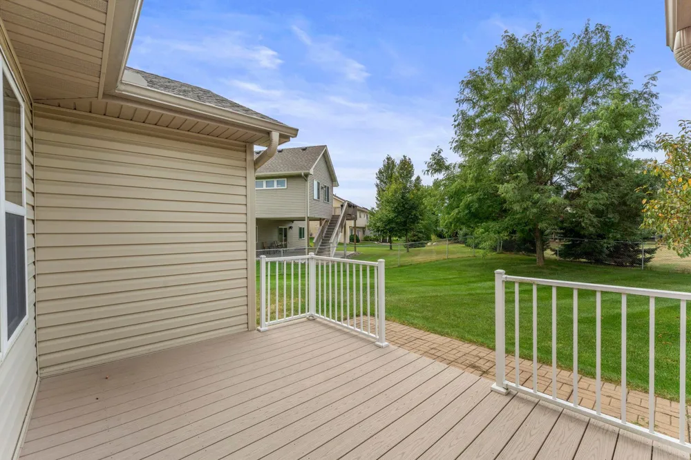 6817 90th Avenue Brooklyn Park, MN 55445