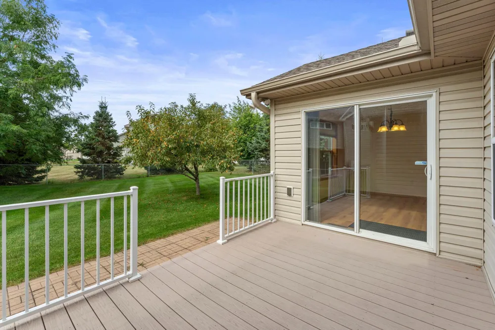 6817 90th Avenue Brooklyn Park, MN 55445