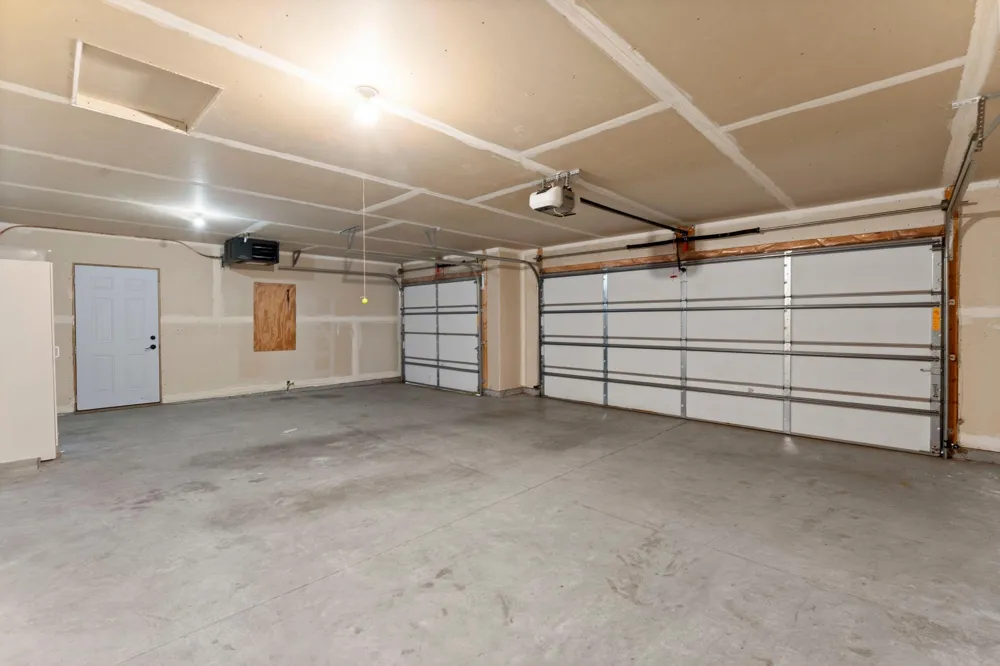 6817 90th Avenue Brooklyn Park, MN 55445