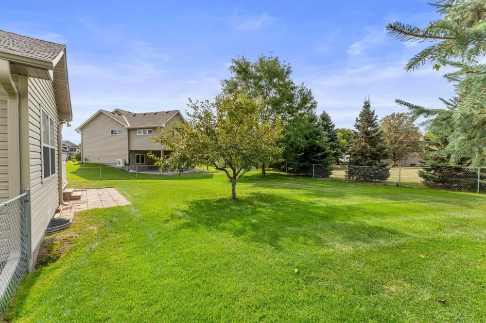 6817 90th Avenue Brooklyn Park, MN 55445