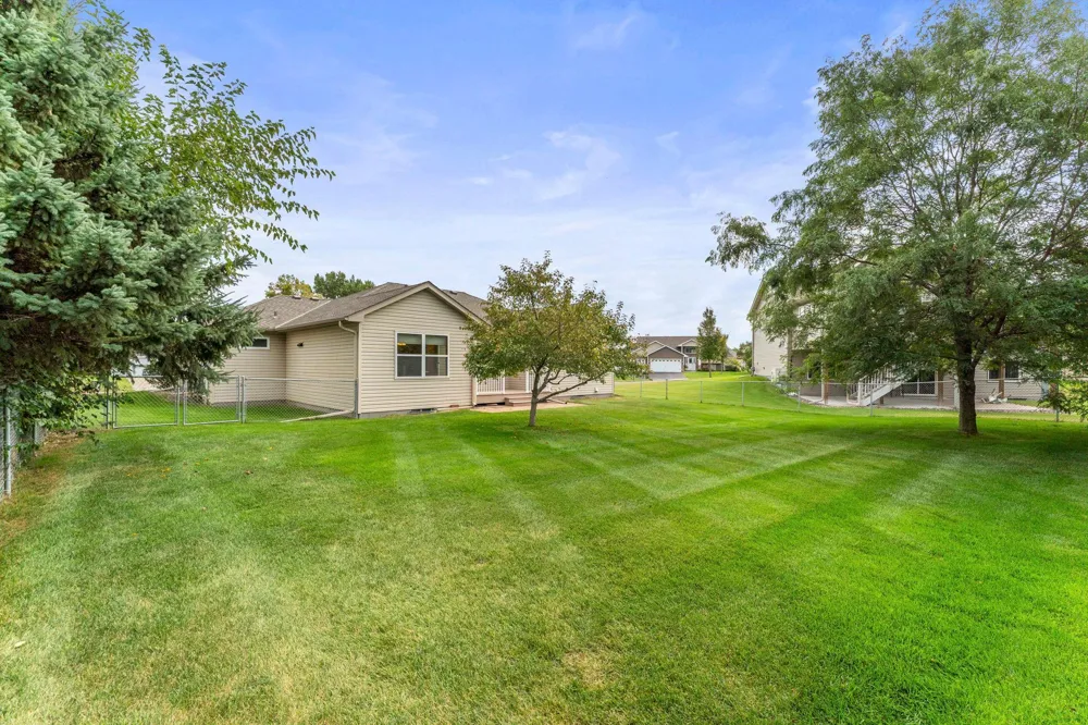 6817 90th Avenue Brooklyn Park, MN 55445