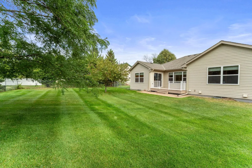6817 90th Avenue Brooklyn Park, MN 55445