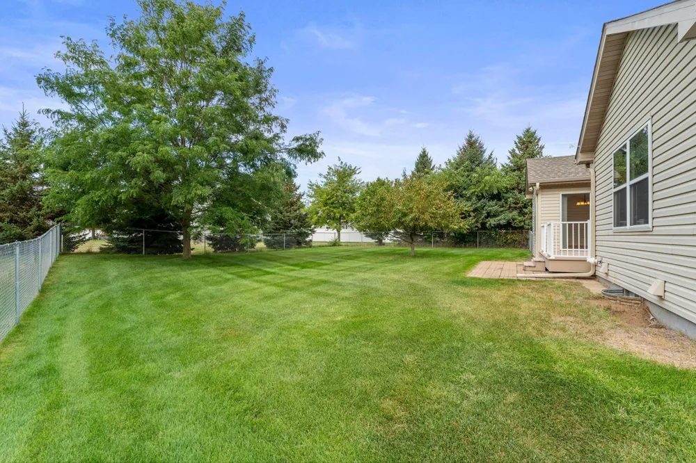 6817 90th Avenue Brooklyn Park, MN 55445