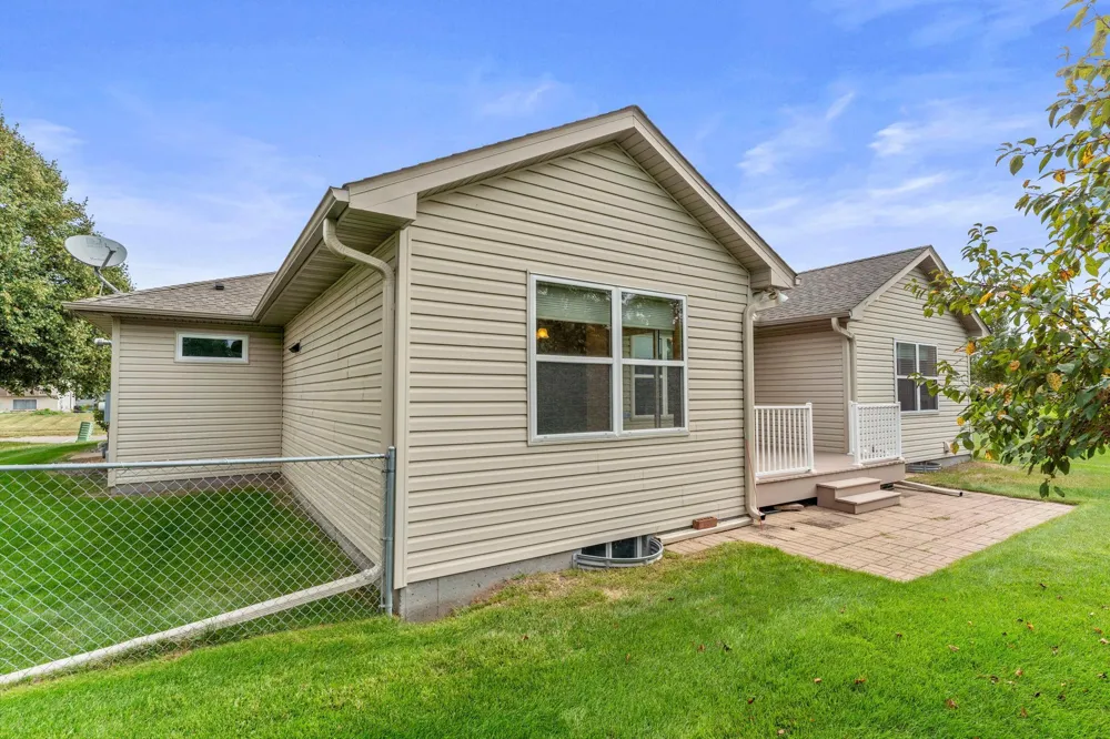 6817 90th Avenue Brooklyn Park, MN 55445