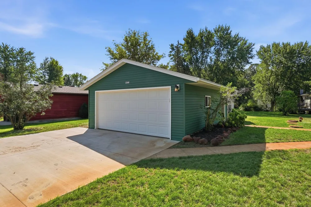 9473 Crestview Drive Saint Joseph, MN 56374