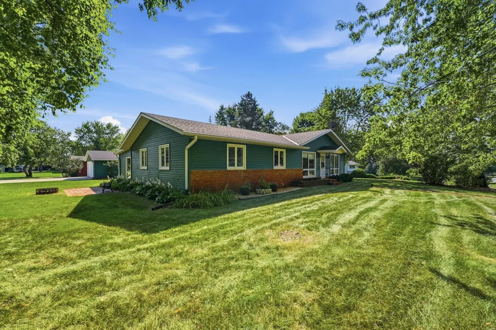 9473 Crestview Drive Saint Joseph, MN 56374