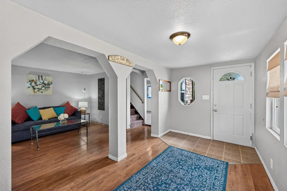 158 Moreland Avenue E West Saint Paul, MN 55118