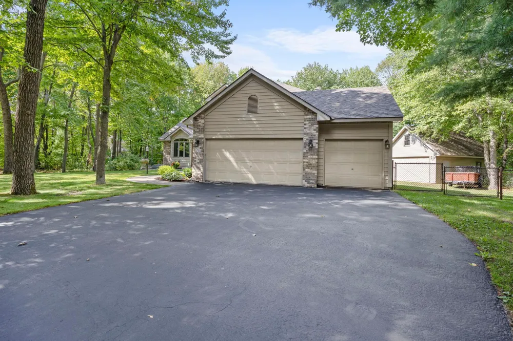 2733 158th Avenue NE Ham Lake, MN 55304