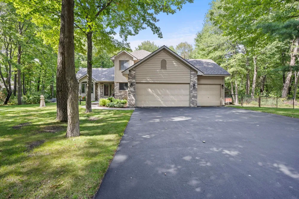 2733 158th Avenue NE Ham Lake, MN 55304
