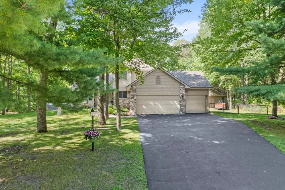 2733 158th Avenue NE Ham Lake, MN 55304