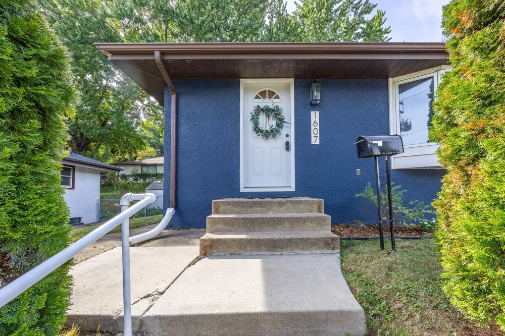 1607 Southview Boulevard South Saint Paul, MN 55075
