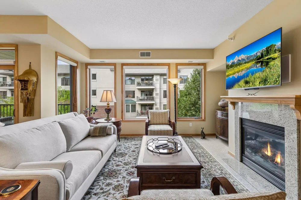 5225 Grandview Square #308 Edina, MN 55436