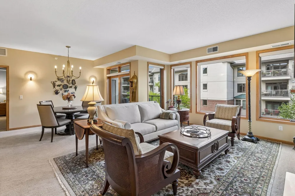 5225 Grandview Square #308 Edina, MN 55436