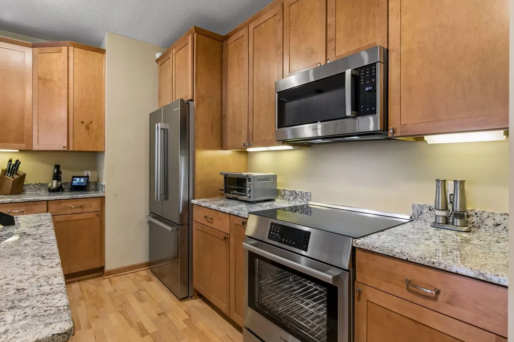 5225 Grandview Square #308 Edina, MN 55436