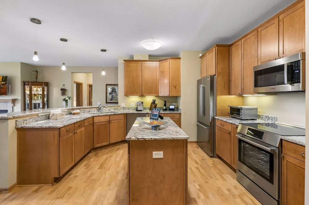 5225 Grandview Square #308 Edina, MN 55436