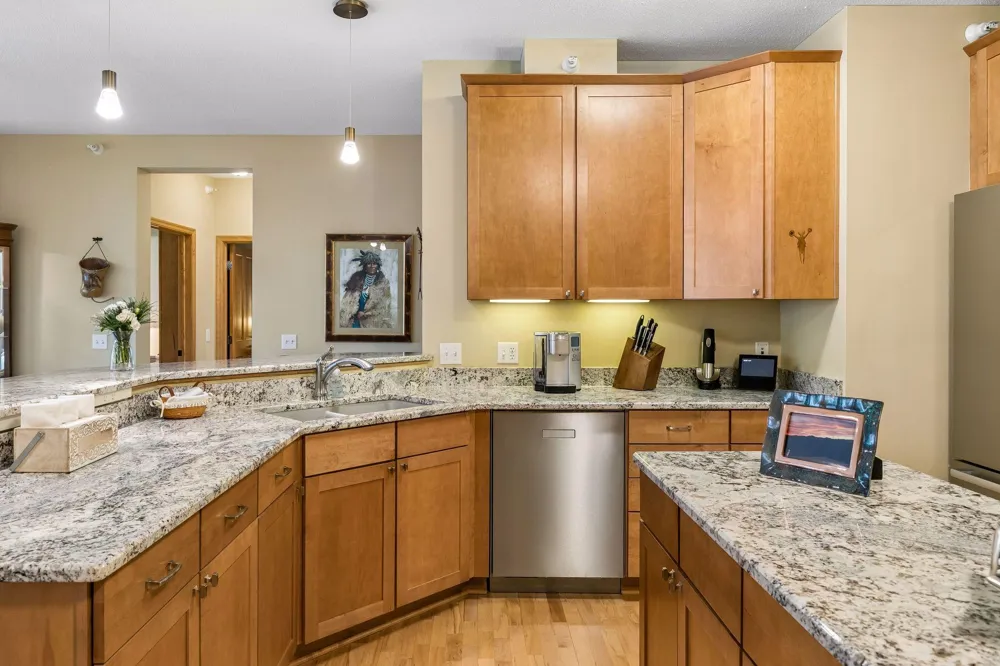 5225 Grandview Square #308 Edina, MN 55436