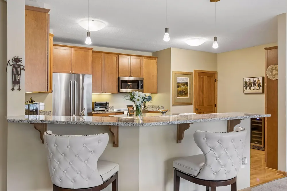 5225 Grandview Square #308 Edina, MN 55436