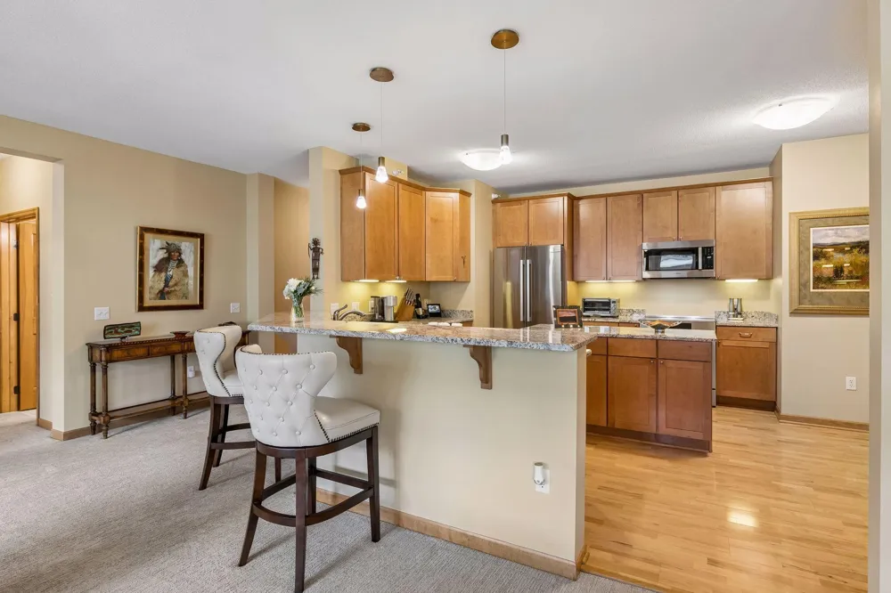 5225 Grandview Square #308 Edina, MN 55436