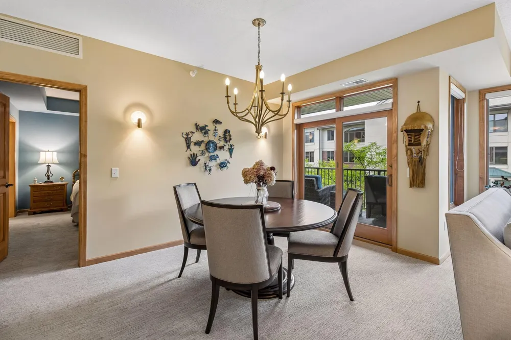 5225 Grandview Square #308 Edina, MN 55436