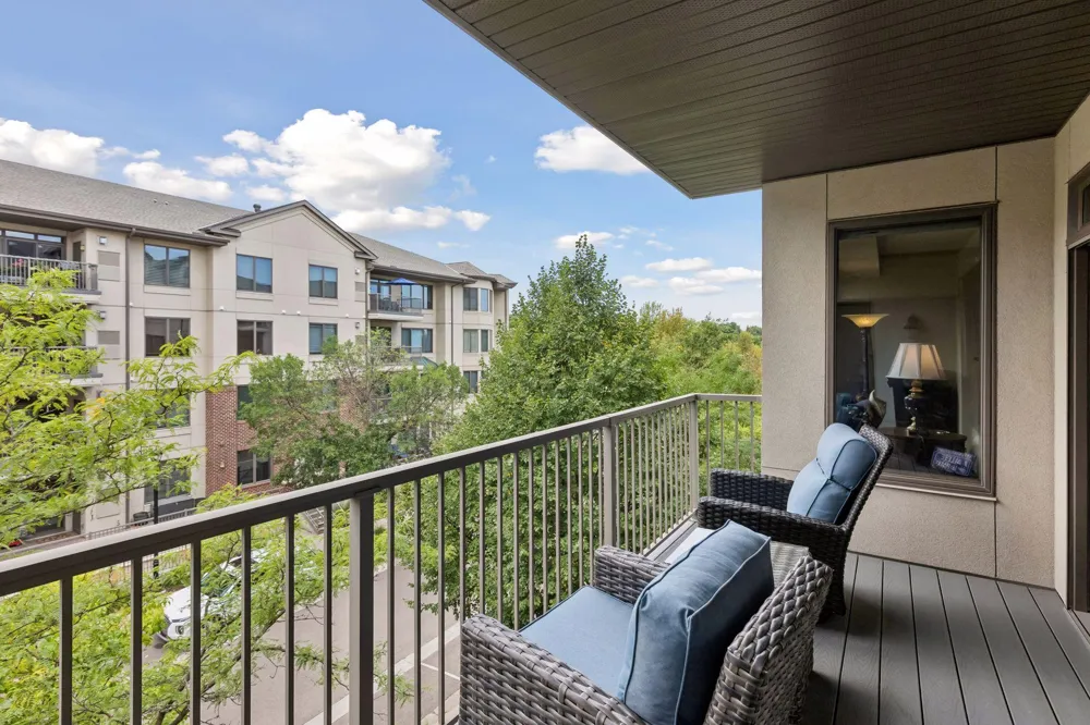 5225 Grandview Square #308 Edina, MN 55436