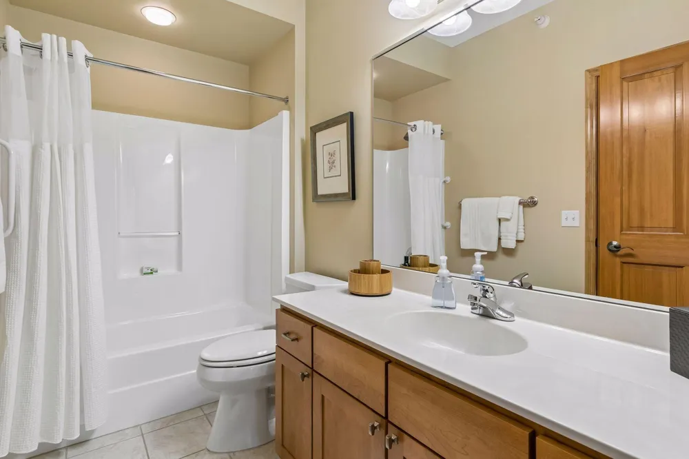 5225 Grandview Square #308 Edina, MN 55436