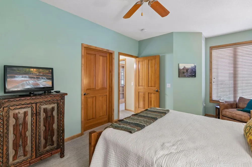 5225 Grandview Square #308 Edina, MN 55436