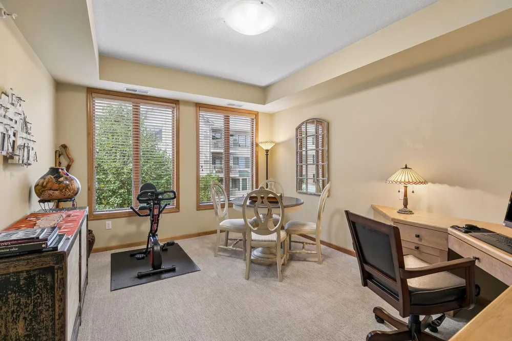 5225 Grandview Square #308 Edina, MN 55436