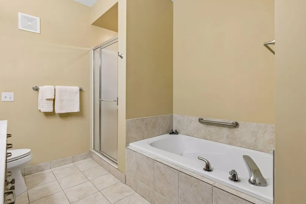 5225 Grandview Square #308 Edina, MN 55436