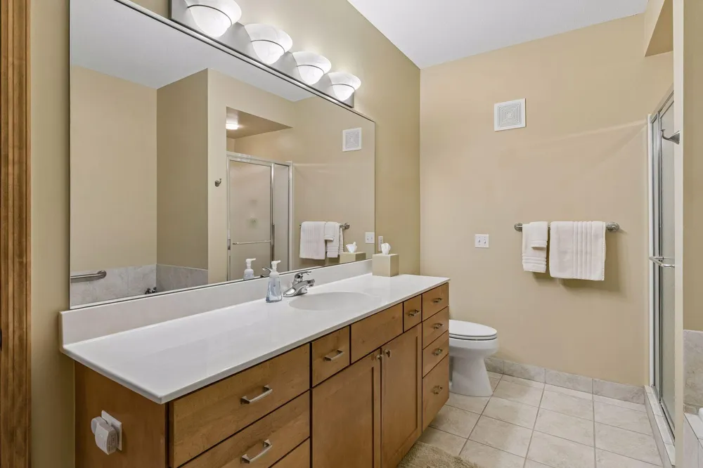 5225 Grandview Square #308 Edina, MN 55436