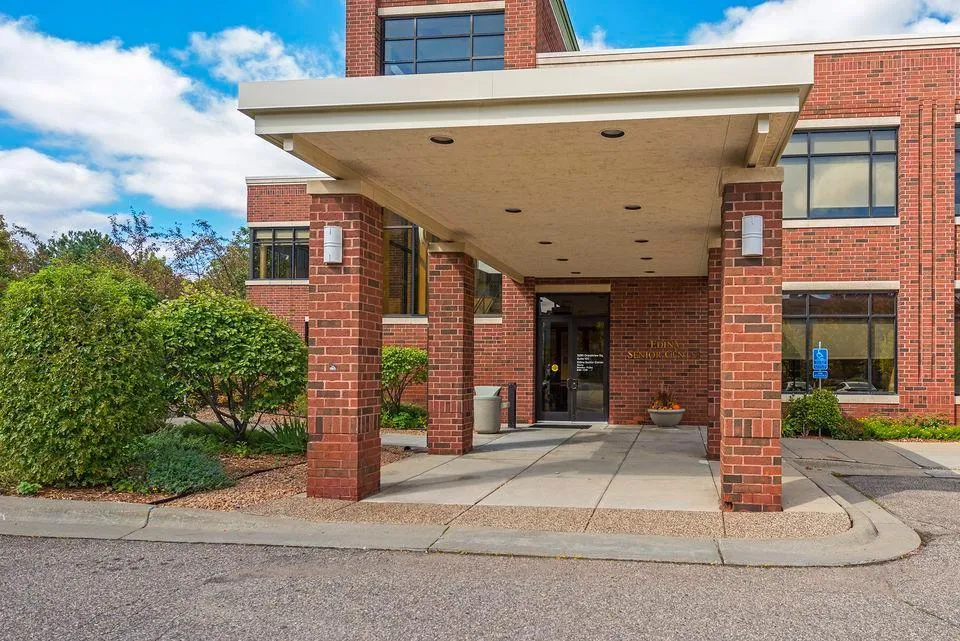5225 Grandview Square #308 Edina, MN 55436