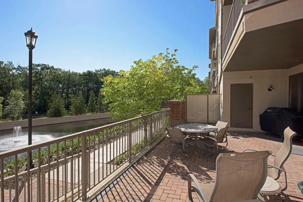 5225 Grandview Square #308 Edina, MN 55436