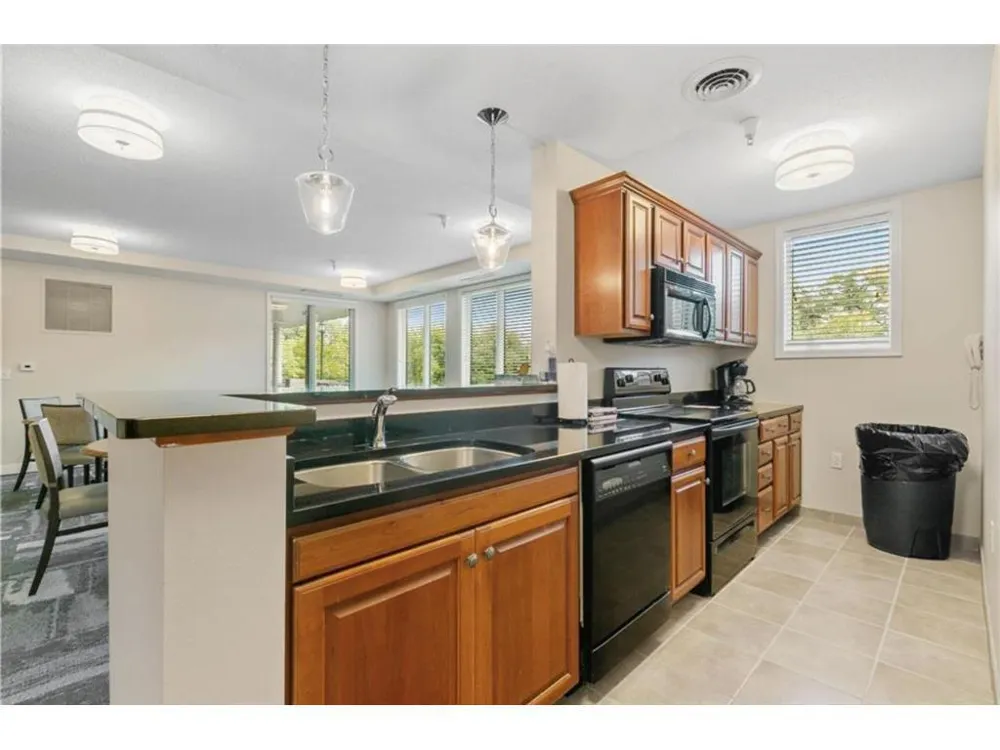 5225 Grandview Square #308 Edina, MN 55436