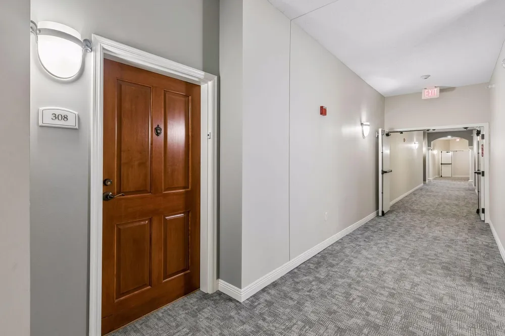 5225 Grandview Square #308 Edina, MN 55436