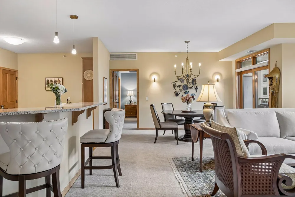 5225 Grandview Square #308 Edina, MN 55436