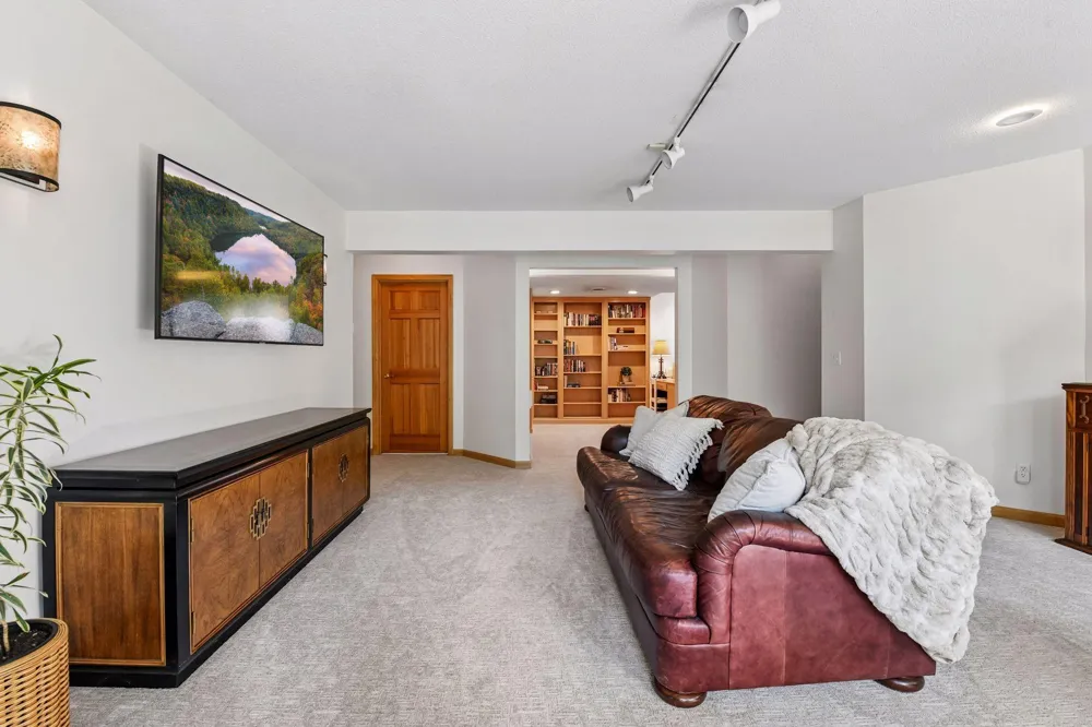 5535 Wingwood Court Minnetonka, MN 55345