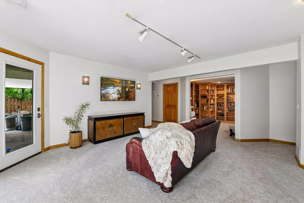 5535 Wingwood Court Minnetonka, MN 55345