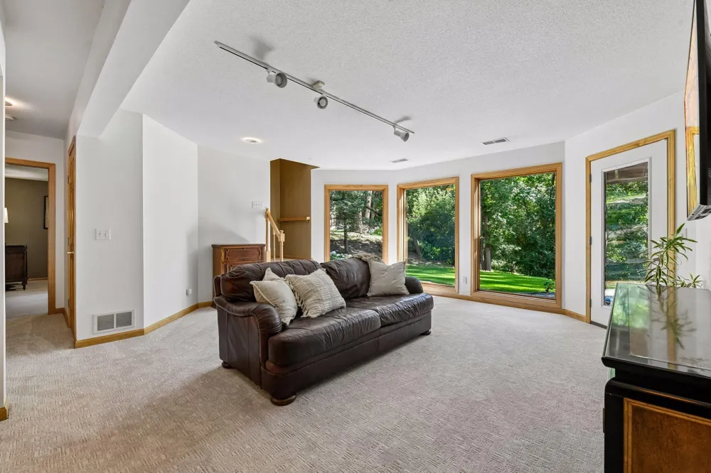 5535 Wingwood Court Minnetonka, MN 55345