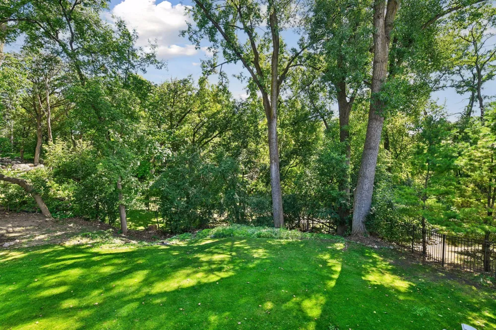 5535 Wingwood Court Minnetonka, MN 55345