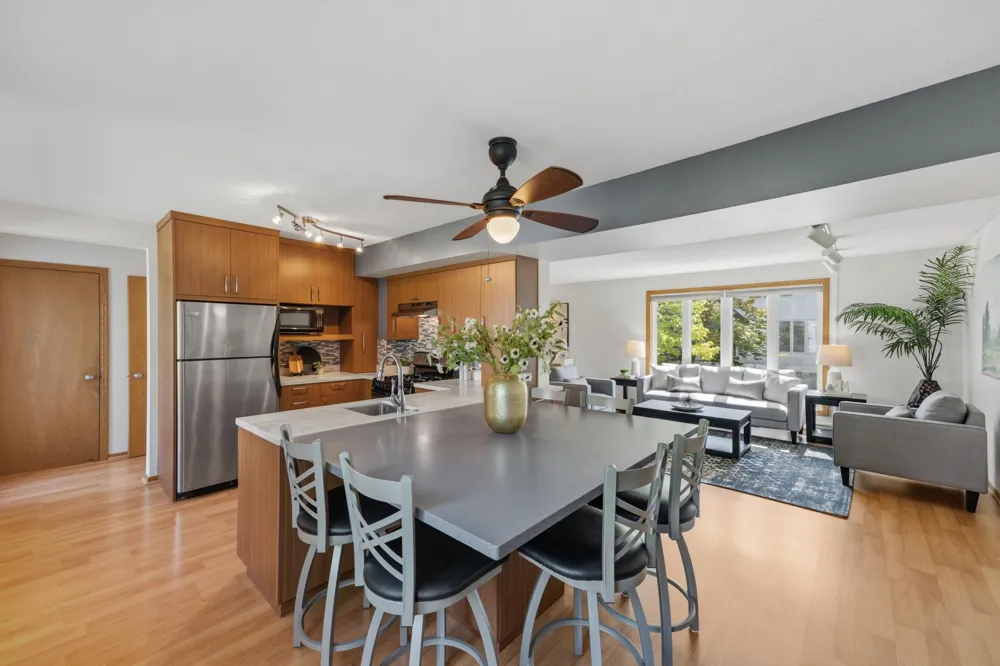 933 Dartmouth Place SE Minneapolis, MN 55414