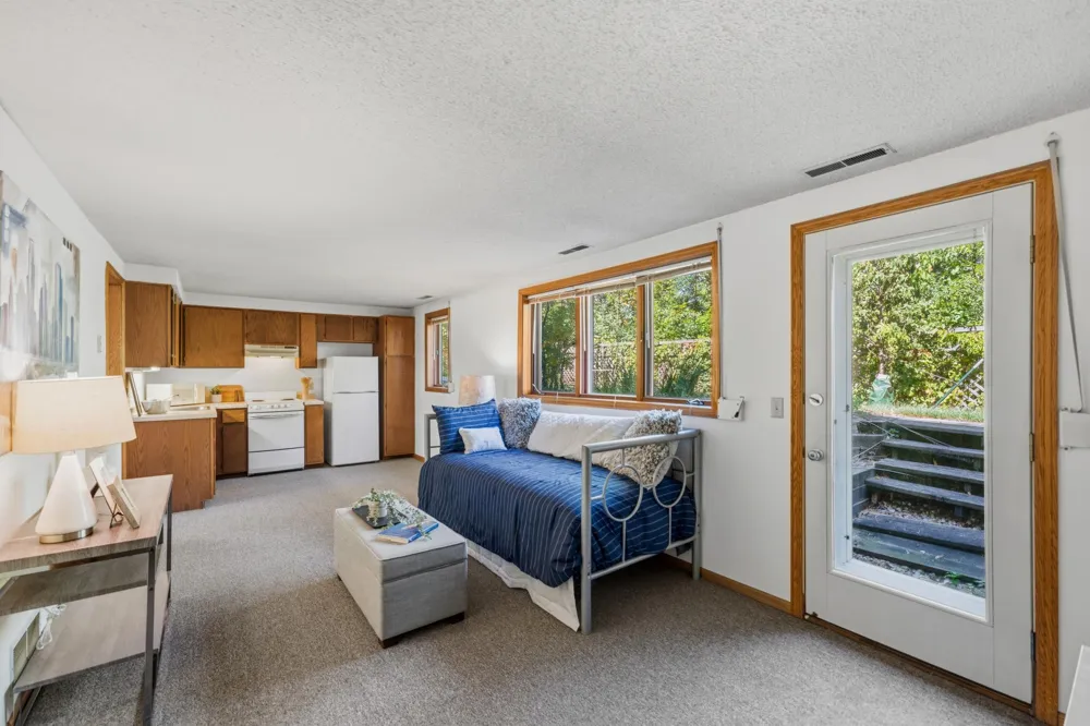 933 Dartmouth Place SE Minneapolis, MN 55414