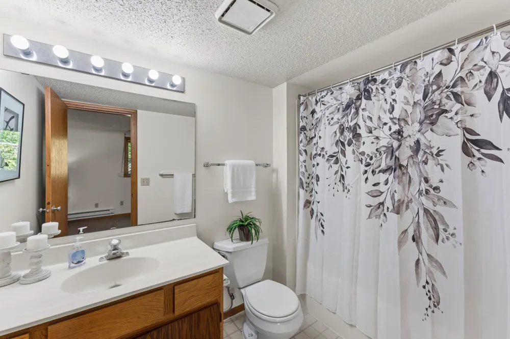 933 Dartmouth Place SE Minneapolis, MN 55414