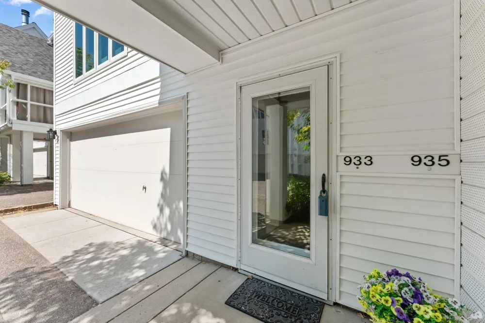 933 Dartmouth Place SE Minneapolis, MN 55414