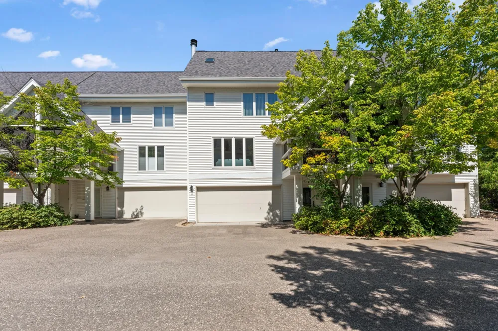 933 Dartmouth Place SE Minneapolis, MN 55414