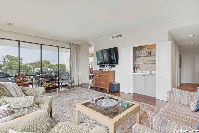 4001 NEW BRAUNFELS AVE #404 San Antonio, TX 78209