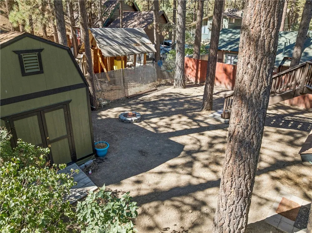 904 Angeles Big Bear City, CA 92314