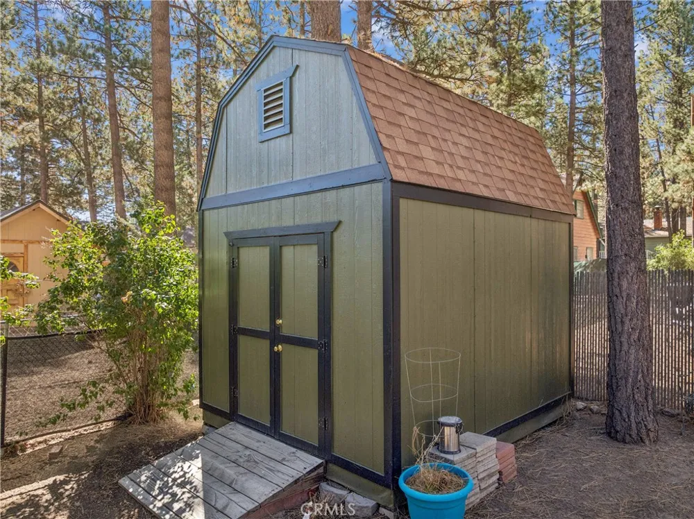 904 Angeles Big Bear City, CA 92314