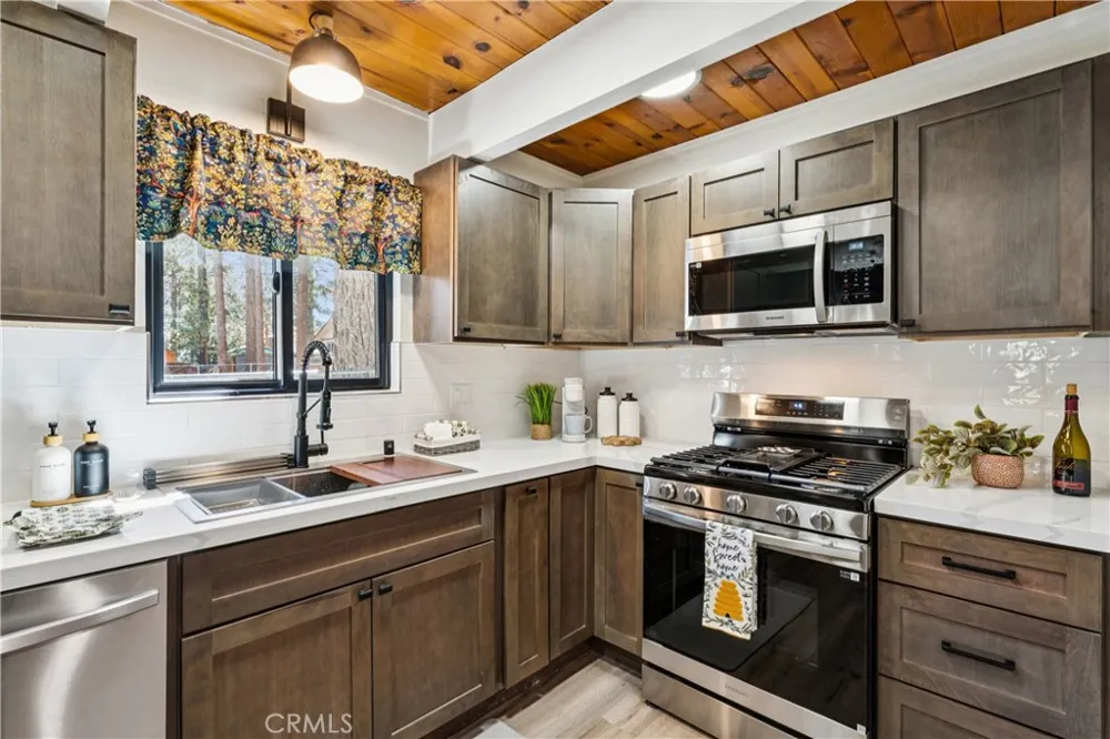 904 Angeles Big Bear City, CA 92314