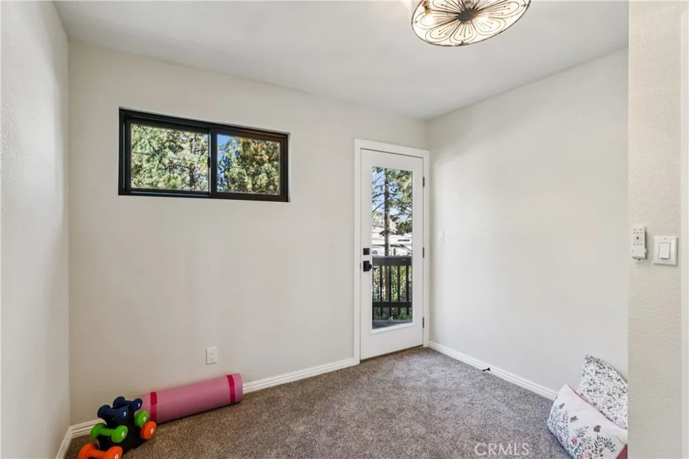904 Angeles Big Bear City, CA 92314