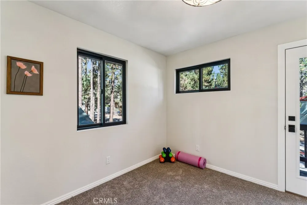 904 Angeles Big Bear City, CA 92314