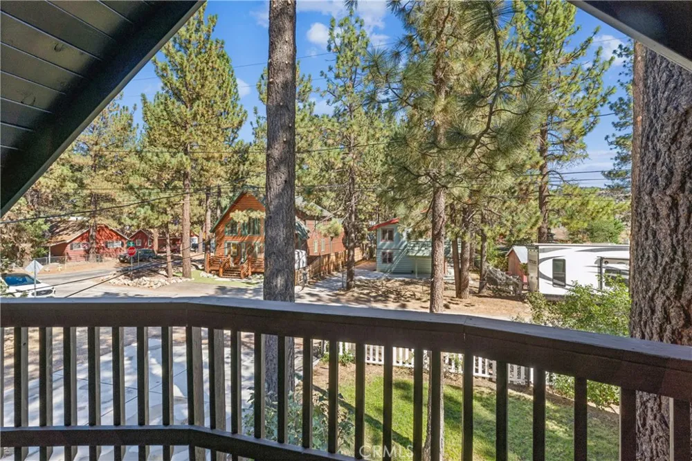 904 Angeles Big Bear City, CA 92314
